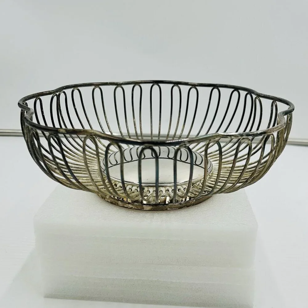 Godinger Silverplate Scalloped Round Wire Bread Fruit Basket 9.5” Vintage